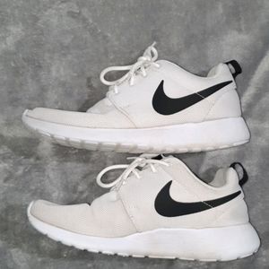 Nike Women Low Top Trainers